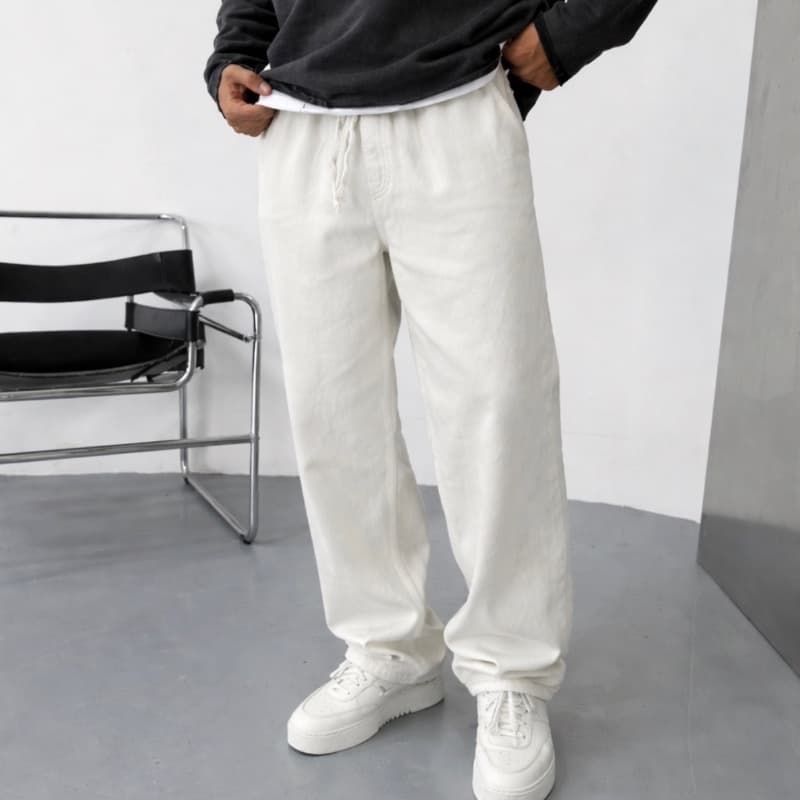 WHITE BAGGY PANTS