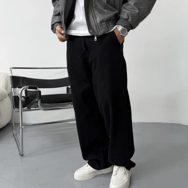 BLACK BAGGY PANTS